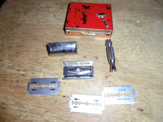 Vintage K4 Gillette Tech Compact Travel Razor 3 Piece Shave Shaving Shaver K 4