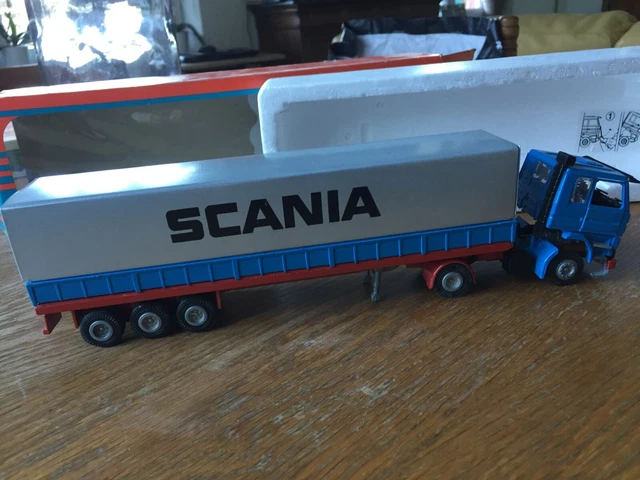 Tekno Scania 142 with 3-axle classic tilt trailer M.J. de Wilde