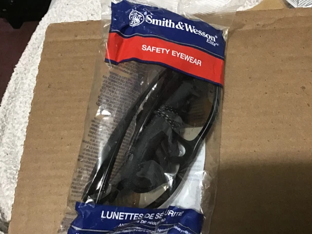 Smith and Wesson Safety Glasses 21306 Elite Indoor/Outdoor Lens Black Frame 2