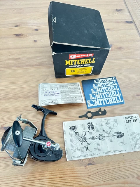 Boîte De Pêche Ancienne Avec Matériel - Moulinet, Pochette, Fil, Occasion
