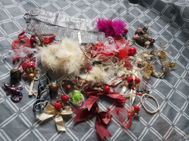 Arts & Crafts Fun Mixed JOB LOT Feathers And Broken Jewellery