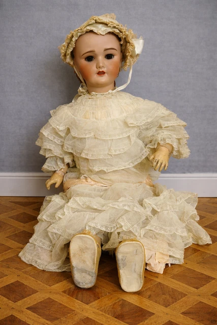 Grande poupée en porcelaine vintage des années 60 en tenue victorienne bordeaux, belle poupée brune de collection en robe de velours avec fourrure, cadeau de collectionneur - Canada