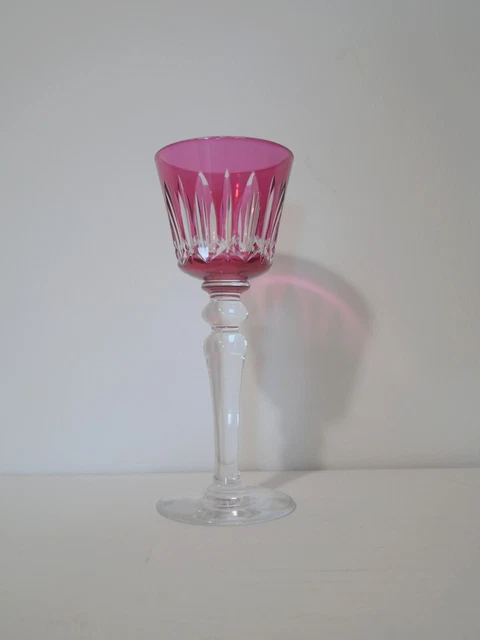 1 Grand verre du Rhin Roemer en cristal taillé rouge rose ile de France Baccarat