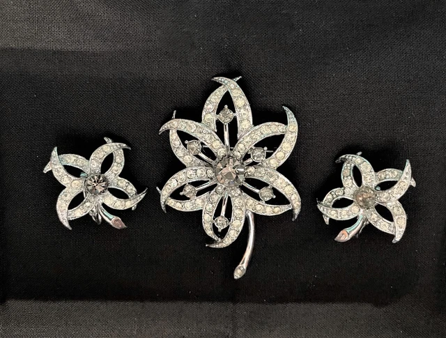 Vintage Signed Sarah Coventry Rhinestone Flower Brooch & Clip On Earrings Set