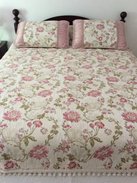 Neiman Marcus BAY LINENS QUEEN 3 Piece Floral Bedding Set Pattern Florentina