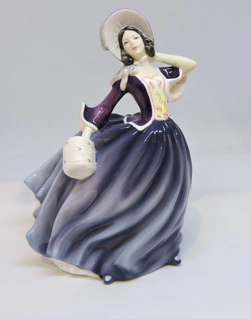 ROYAL DOULTON PRETTY Ladies "Elizabeth" Figurine HN 4830 By Leslie