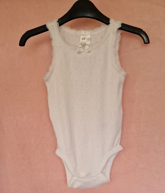 Pacchetto vestiti per bambine età 6-9 m. Usato. Condizioni perfette. Marche miste 🙂 2