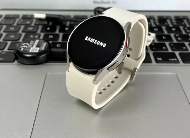 SAMSUNG Galaxy Watch6 40mm carcasa de aluminio con pulsera de silicona - dorado