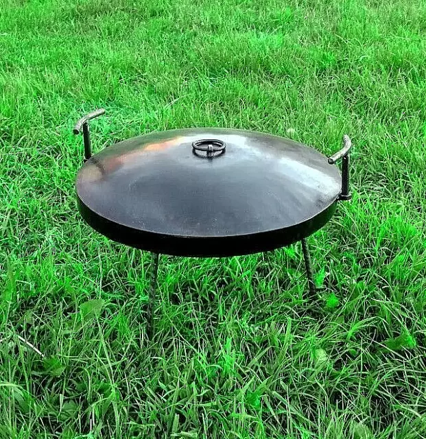 Cast Iron Pan Triple Foot Cooking Camping outdoor skillet on legs and BBQ 50 cm