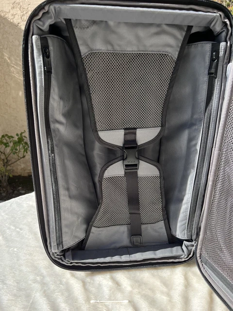 TUMI Alpha 3 International Dual Access 4 wheeled Carry On Suitcase black Spinner 13
