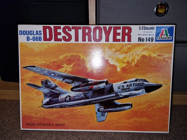 Douglas B-66B Destroyer 1/72 Italeri 1985 - FR