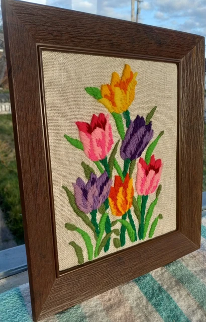 "Crealla cosida a mano de colección MCM bordada tulipán enmarcada floral hilo de 10,5""x12,5"