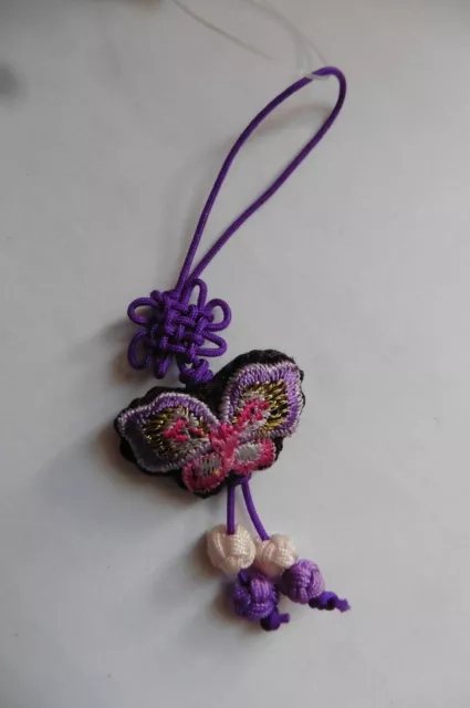 Bijou de sac à main ou téléphone Papillon brodé noeud porte-bonheur Asie violet