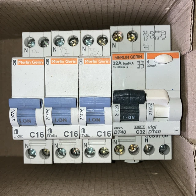 LOT MERLIN GERIN 3 D Clic 16A DT40 32A ViGI EUR 10 00 PicClick FR lot-merlin-gerin-3-d-clic-16a-dt40-32a-vigi-eur-10-00-picclick-fr