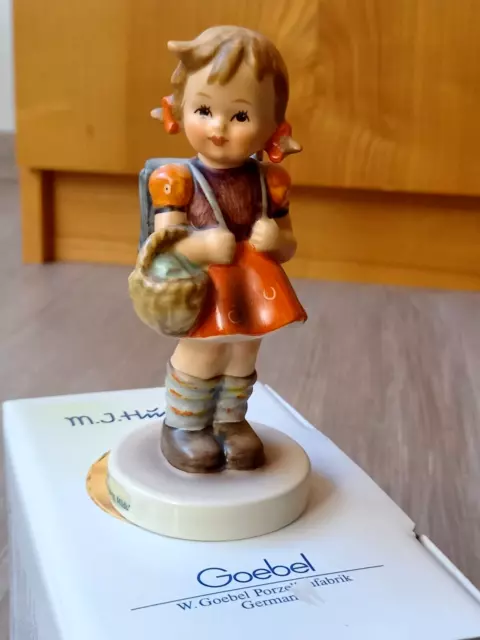 Hummel Figur Goebel Mädchen Erster Schulgang  Hum 81/2/0 Höhe 11,5cm mit OVP