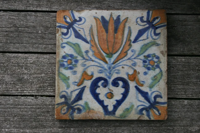 17th C  DUTCH DELFT POLYCHROME TILE WITH TULIP 3