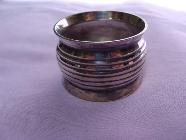 Rond De Serviette Ancien Christofle En Métal Argenté - Monogrammé, Poinçon Balance, 1920-49