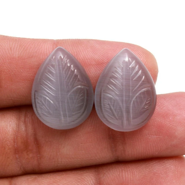 Erstaunliches lilafarbenes Quarz-Cabochon-Paar in Birnenform mit 26 Karat