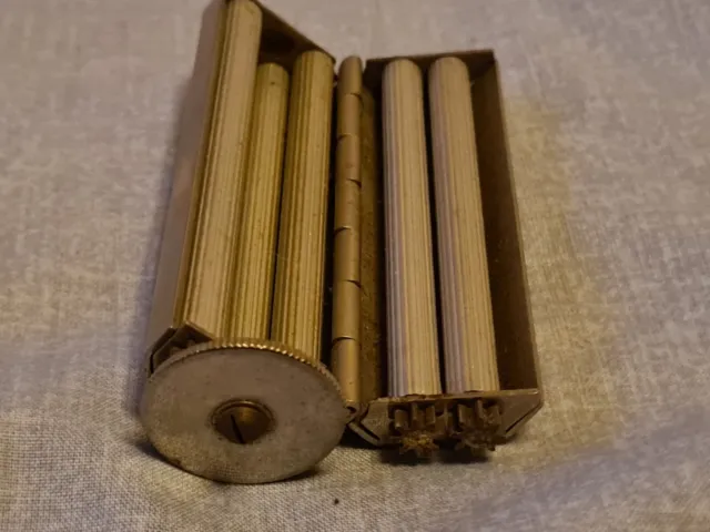 Cigarette Case & Rolling Machine : Cigarette roller, rollie, hand
