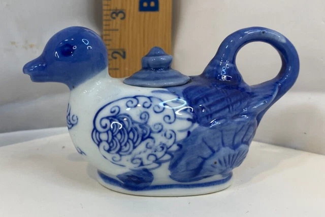 Vintage Duck small ceramic creamer blue&white with lid!