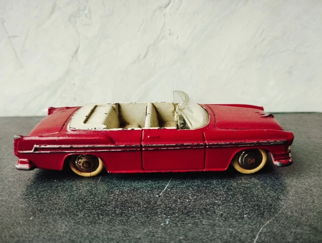 DINKY TOYS FRANCE - 24A - Chrysler New Yorker - Bleu métal DINKY TOYS FRANCE - 24A - Chrysler New Yorker - Bleu métal