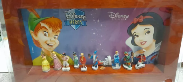 Cadre collector de 12 fèves Disney en porcelaine