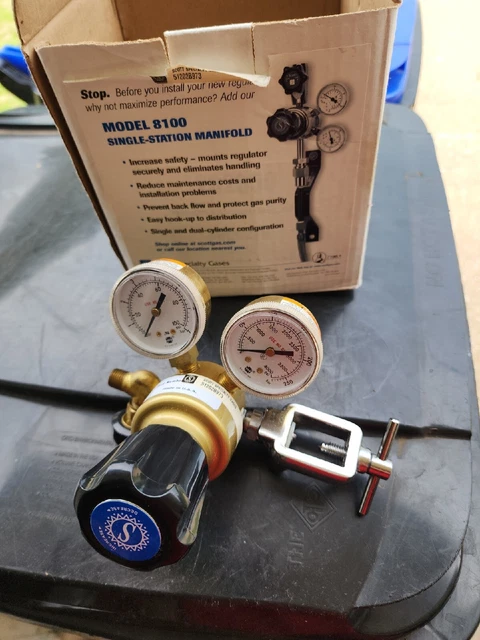 Scott Specialty Gases Model 8100, Single Station Manifold Regulator, 51202B973