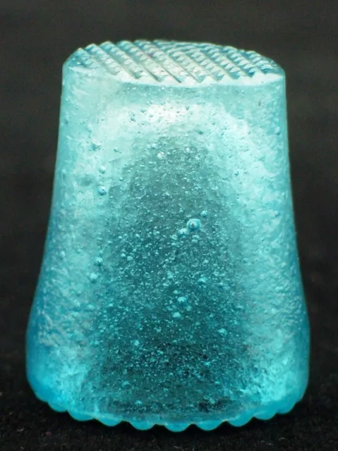 Fingerhut aus Kristallglas in Pâte de Verre Technik in aqua - AE 174