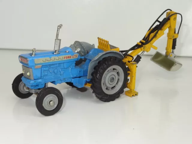 Corgi 72 FORD 5000 SUPER MAJOR TRACTOR WITH REAR BUCKET (389)