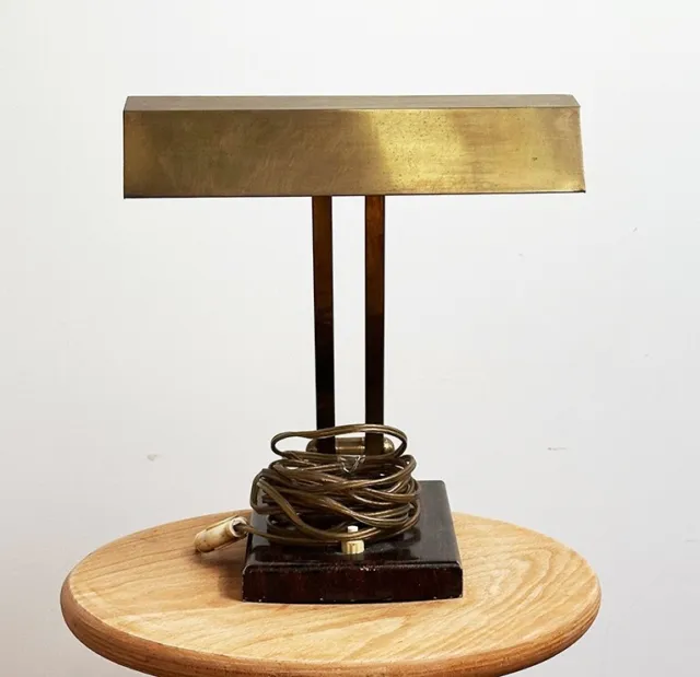 LAMPE de BUREAU - milieu XXème siècle – Cuivre, socle bois.