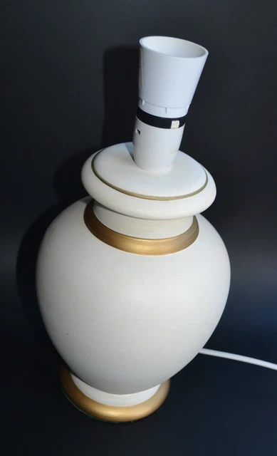 Creme TISCH/NACHTTISCHLAMPE mit goldenem Streifen 28cm hoch ohne Schirm - handbemalt