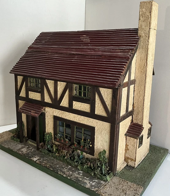 DELIGHTFUL HANDMADE VINTAGE 1930s COUNTRY COTTAGE DOLL HOUSE, ALL ...