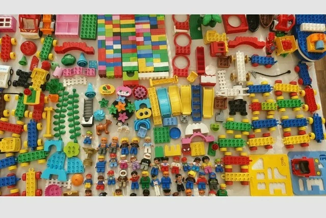 Random Bricks LEGO DUPLO BUNDLE 1kg +2 Figures , 1Car +random bricks !! Read ...