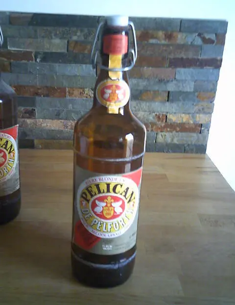 ancienne  bouteille  pub Biere PELFORTH  Pelican 1 litre