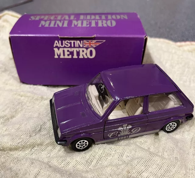 Oxford Diecast Austin Mini Metro Vermillion (Princess Diana)
