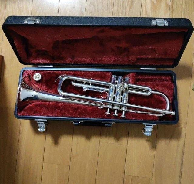 YAMAHA YTR-1310 Bb Trumpet Silver with Hard Case Mouthpiece Excellent+