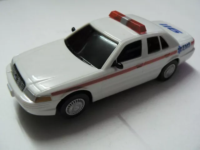 Carrera Go 61143 Ford Crown Victoria Ambulance NEU