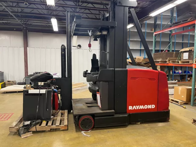 Raymond EASi Swing-Reach Truck 3