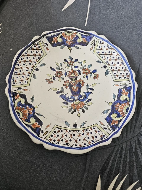 ancienne assiette creuse en faïence dite  Cul noir  rouen forge les
