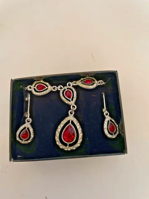 NIB  Avon Demi Duchess gift set  Necklace & Earrings Red. Silver Tone  NEW DF20