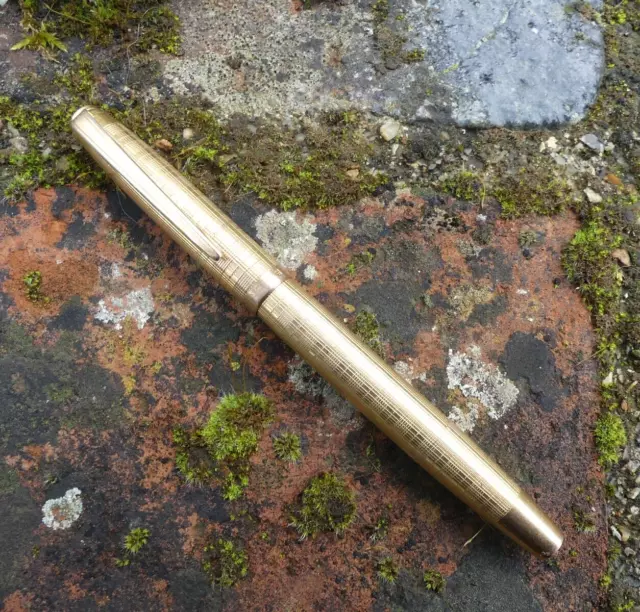 Stylo-plume GOLD STARRY plaqué OR, plume OR 18cts, bel  état, L. 11,2cm