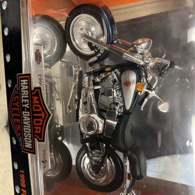 Maisto FLSTF Fat Boy Harley Davidson Motorcycle 1:10 Scale Die-Cast 1999