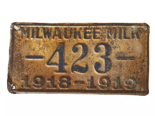 Antique Vintage 1918 - 1919  Milwaukee Wisconsin MILK License Plate # 423