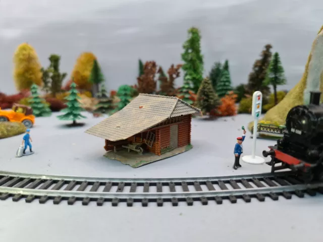 H0-- Hütte mit Schubkarre / Stall / Miniaturen / Modelleisenbahnzubehör