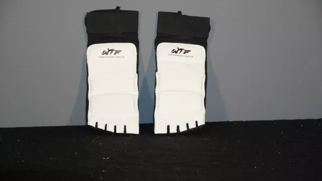 WTF World Taekwondo Federation Foot Protector Martial Arts Gloves Medium