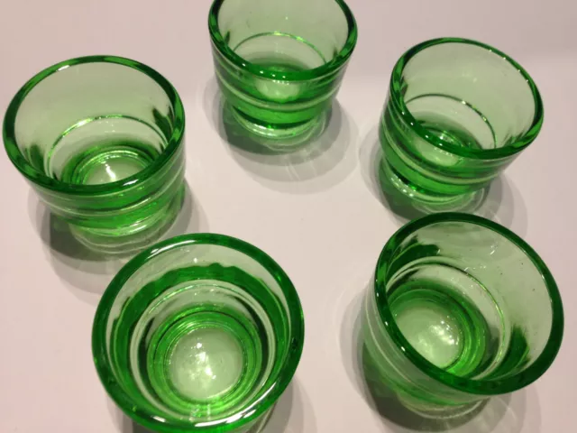 5 verres à liqueur de couleur verte MARQUE LEVER