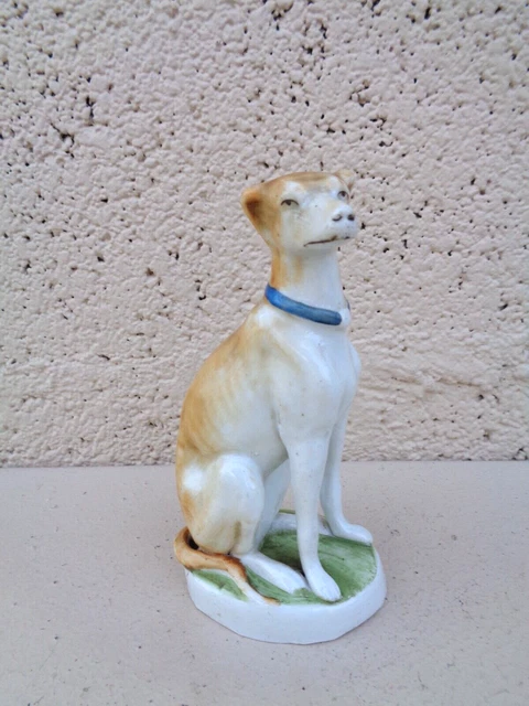Statuette Animalière En Porcelaine Peinte - Chien De Chasse Vers 1900 - Asie