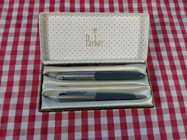 Vintage Parker Fountain Pen & Propelling Pencil Cased Set