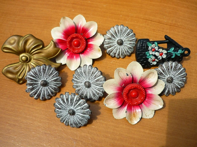 Lot (9) Vintage Metal Flower Floral Curtain Drape Tie Backs Push Pin Enamelware