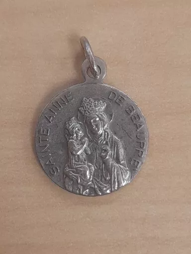 Vintage Sainte Anne De Beaupre Medal Italy 🇮🇹 🙏